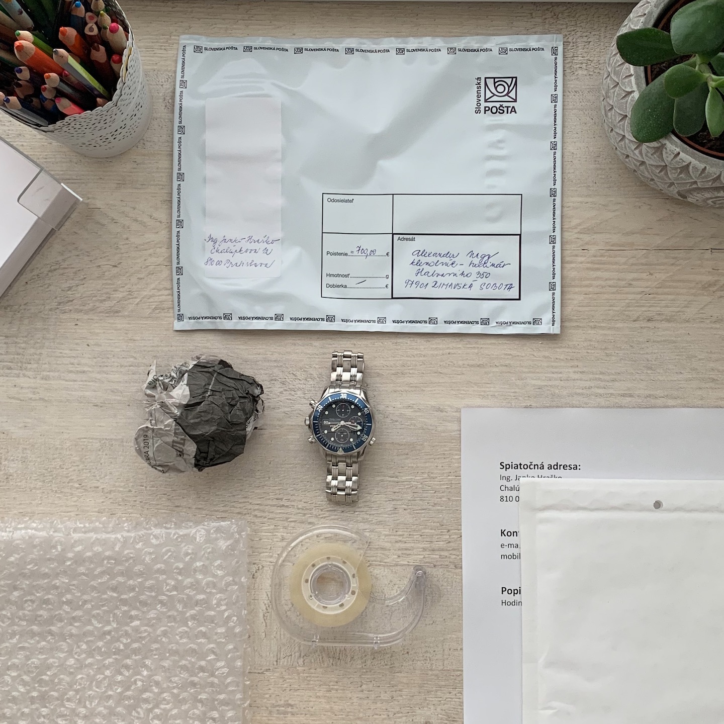 Pomôcky potrebné na bezpečné zaslanie hodiniek do servisu